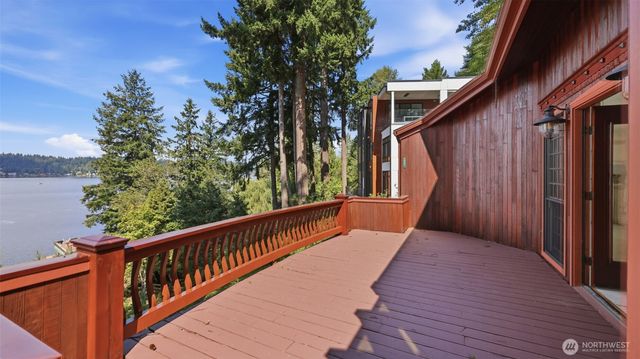 2305 E Lake Sammamish Place SE, Sammamish, WA 98075