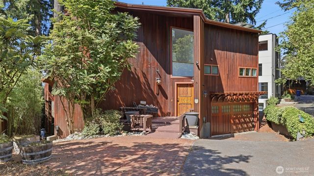 2305 E Lake Sammamish Place SE, Sammamish, WA 98075