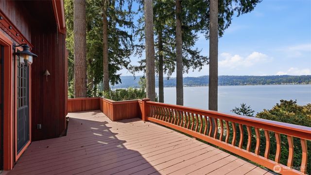 2305 E Lake Sammamish Place SE, Sammamish, WA 98075