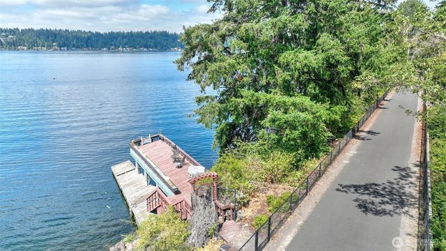 2305 E Lake Sammamish Place SE, Sammamish, WA 98075