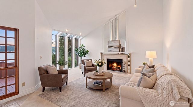 2305 E Lake Sammamish Place SE, Sammamish, WA 98075