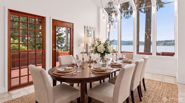 2305 E Lake Sammamish Place SE, Sammamish, WA 98075