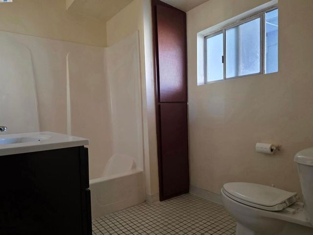 1821 13Th Ave, Oakland, CA 94606