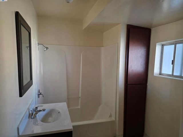 1821 13Th Ave, Oakland, CA 94606