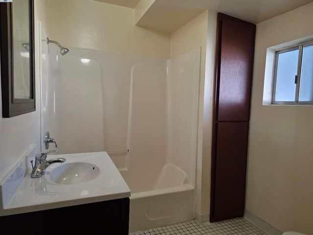 1821 13Th Ave, Oakland, CA 94606