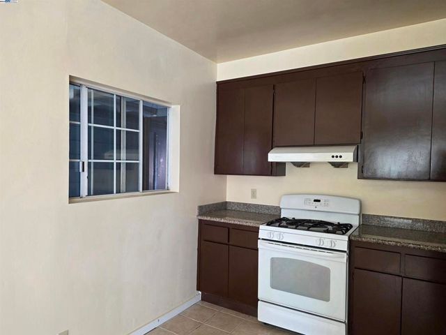 1821 13Th Ave, Oakland, CA 94606