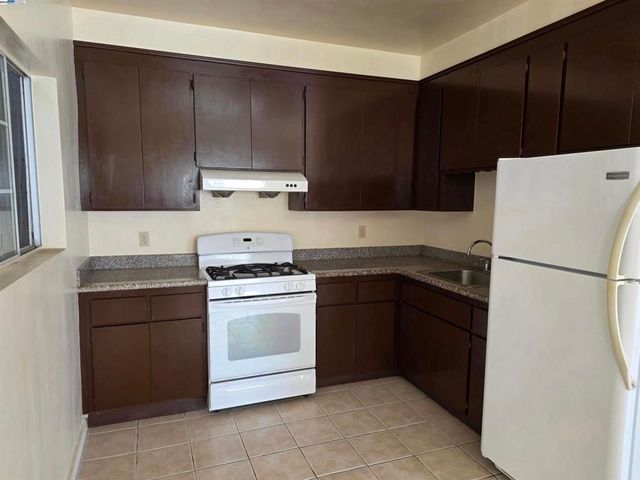 1821 13Th Ave, Oakland, CA 94606