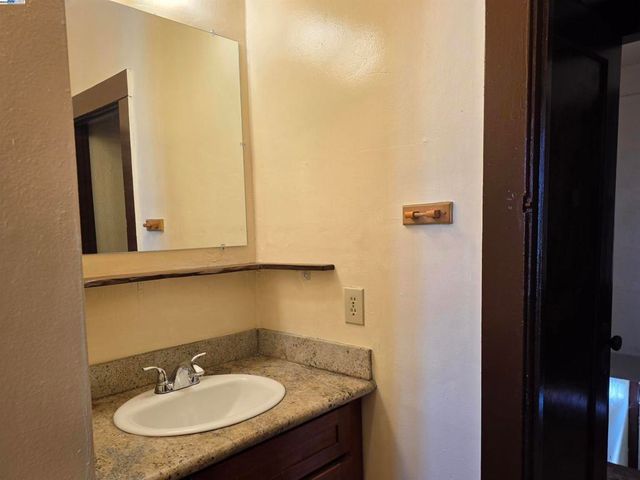 1821 13Th Ave, Oakland, CA 94606