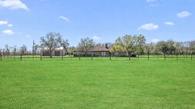 4710 County Road 121, Wharton, TX 77488
