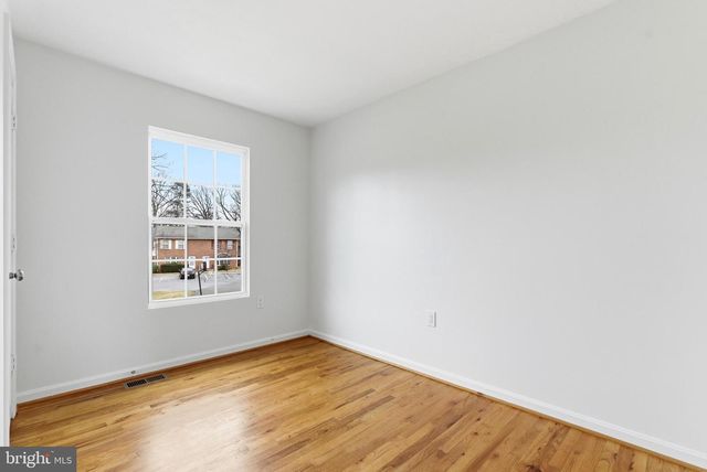 233 NOTTOWAY DR, Stephens City, VA 22655