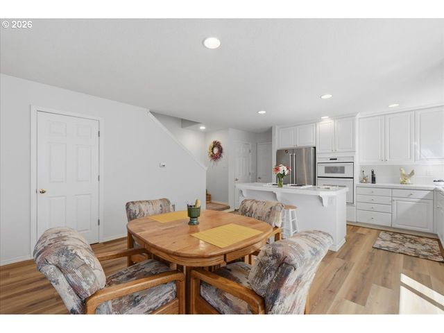 425 Ne ROTH St, Portland, OR 97211