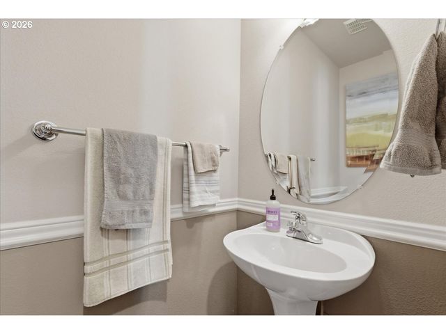 425 Ne ROTH St, Portland, OR 97211