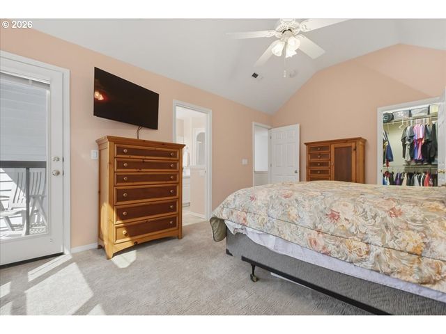 425 Ne ROTH St, Portland, OR 97211