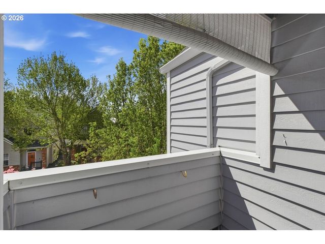 425 Ne ROTH St, Portland, OR 97211