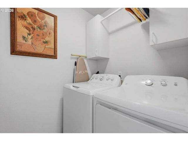 425 Ne ROTH St, Portland, OR 97211