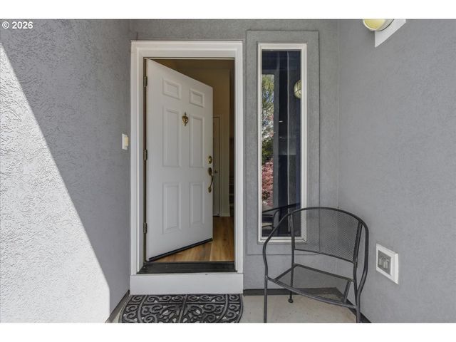 425 Ne ROTH St, Portland, OR 97211