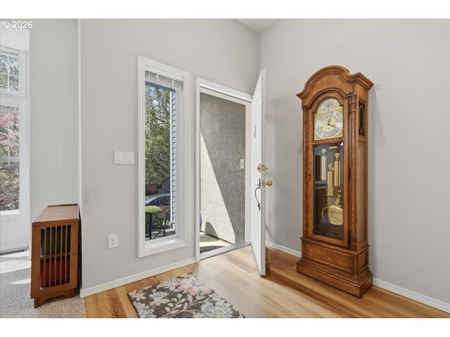 425 Ne ROTH St, Portland, OR 97211