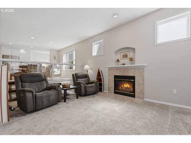 425 Ne ROTH St, Portland, OR 97211