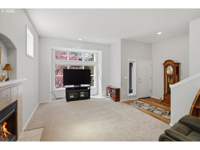 425 Ne ROTH St, Portland, OR 97211