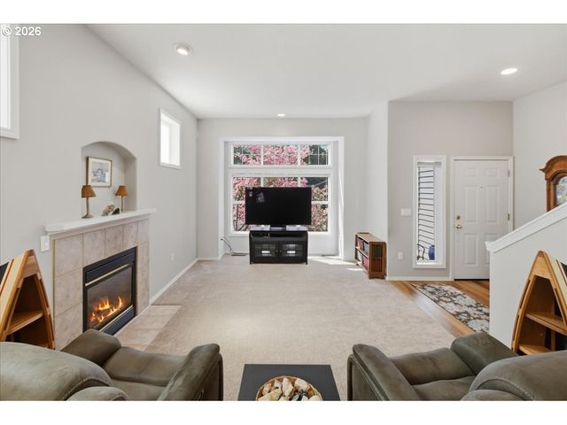 425 Ne ROTH St, Portland, OR 97211