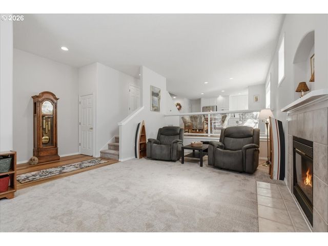 425 Ne ROTH St, Portland, OR 97211