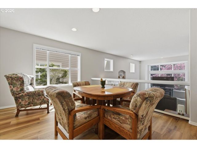 425 Ne ROTH St, Portland, OR 97211