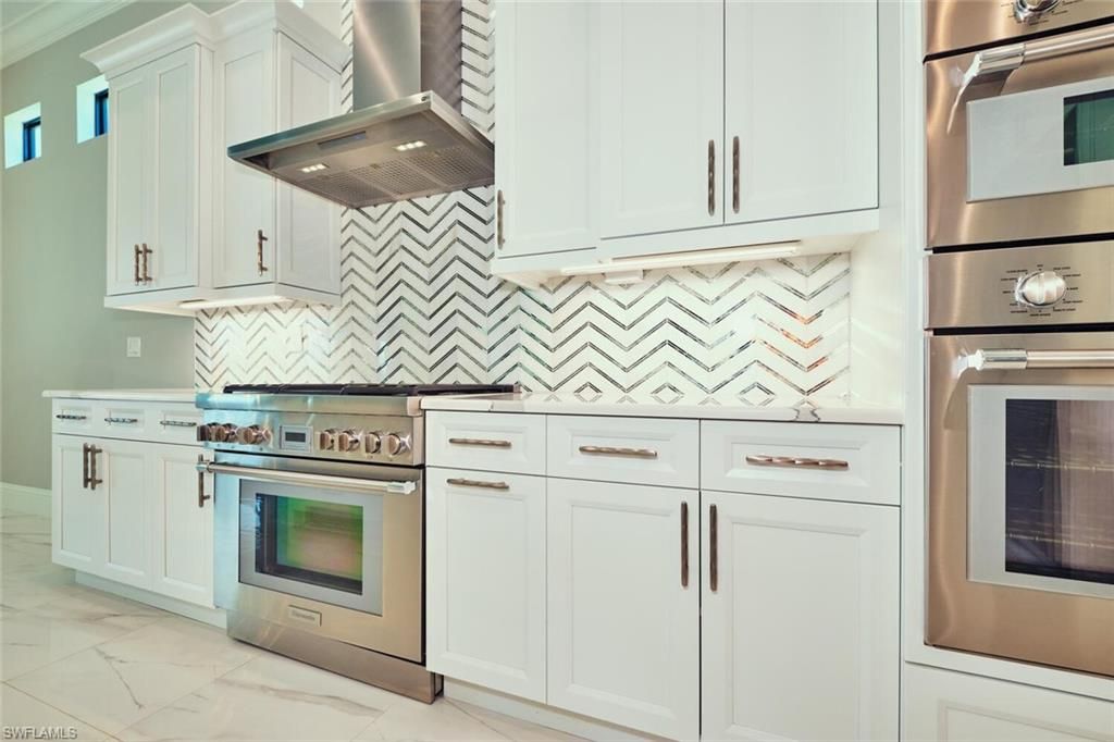 Image 21 of property listing at 3309 SW 2nd LN, Cape Coral, FL 33991