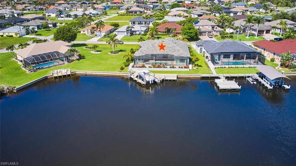 Image 3 of property listing at 3309 SW 2nd LN, Cape Coral, FL 33991