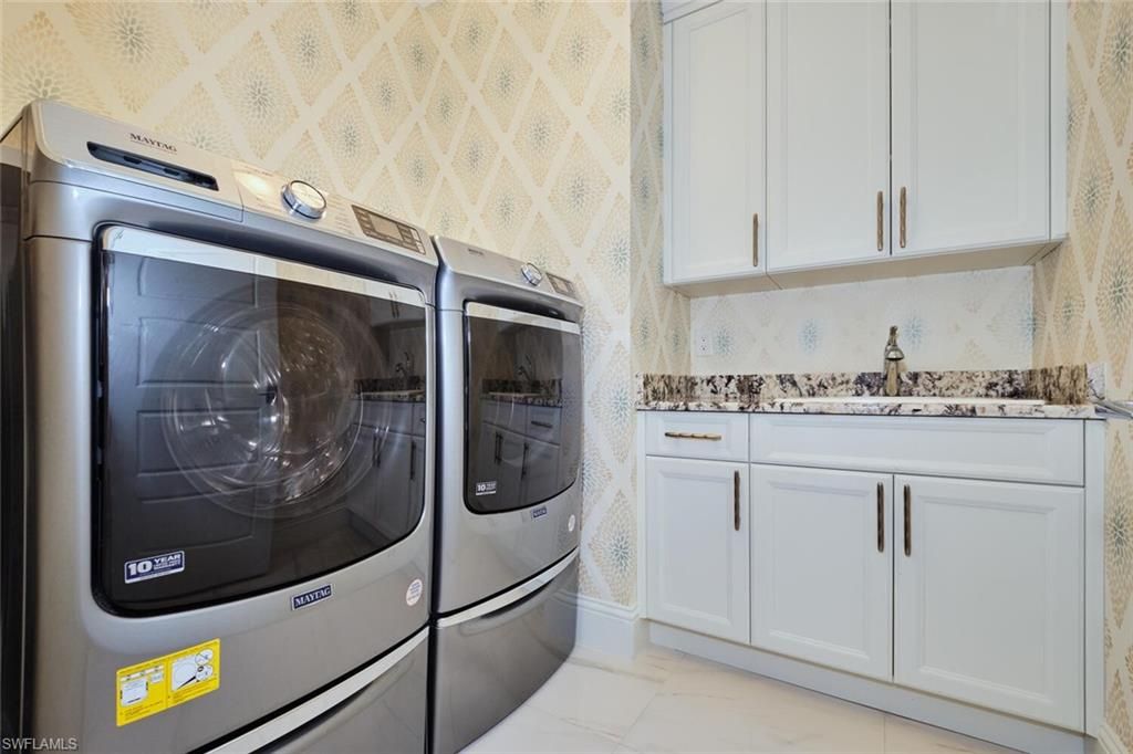 Image 43 of property listing at 3309 SW 2nd LN, Cape Coral, FL 33991