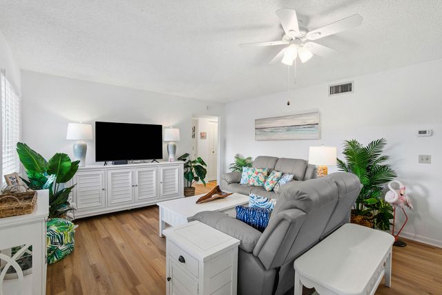 302 Knotty Pine Circle A-2, Greenacres, FL 33463