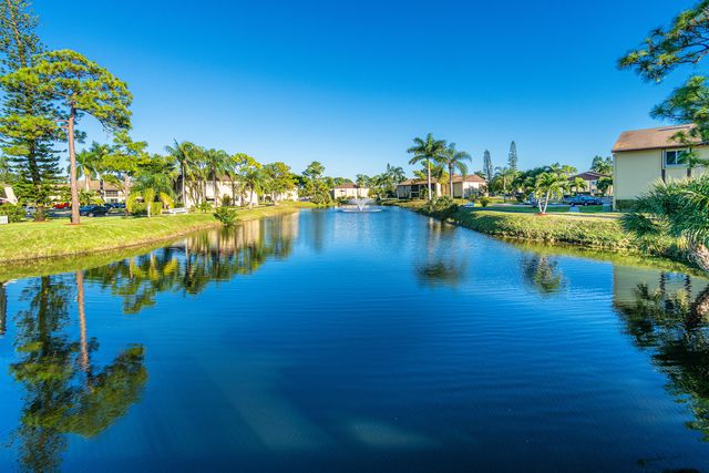 302 Knotty Pine Circle A-2, Greenacres, FL 33463