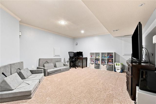 16584 S Lind Road, Olathe, KS 66062