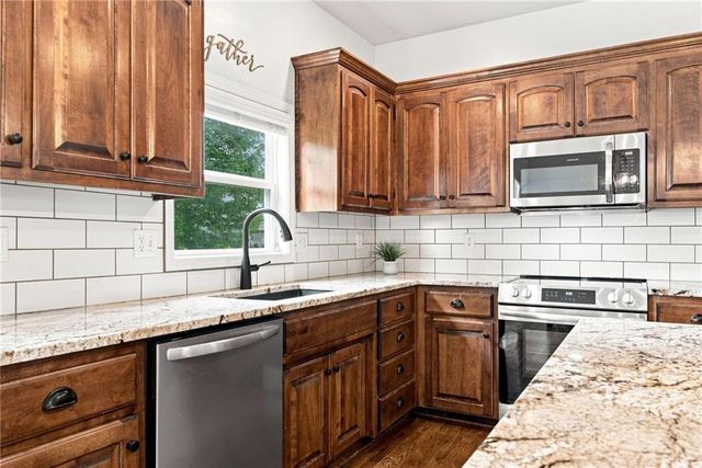 16584 S Lind Road, Olathe, KS 66062