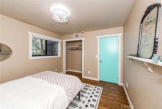 37751 Foxfield Road, Angelus Oaks, CA 92305