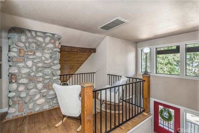 37751 Foxfield Road, Angelus Oaks, CA 92305