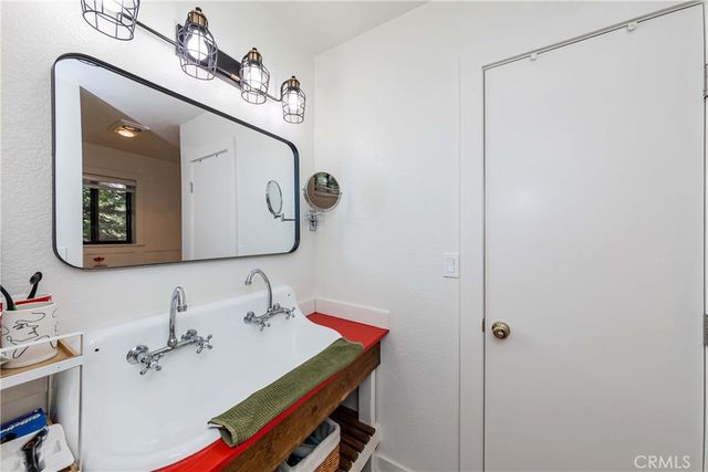 37751 Foxfield Road, Angelus Oaks, CA 92305
