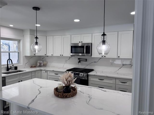 2915 Linda Court, Port Huron, MI 48060