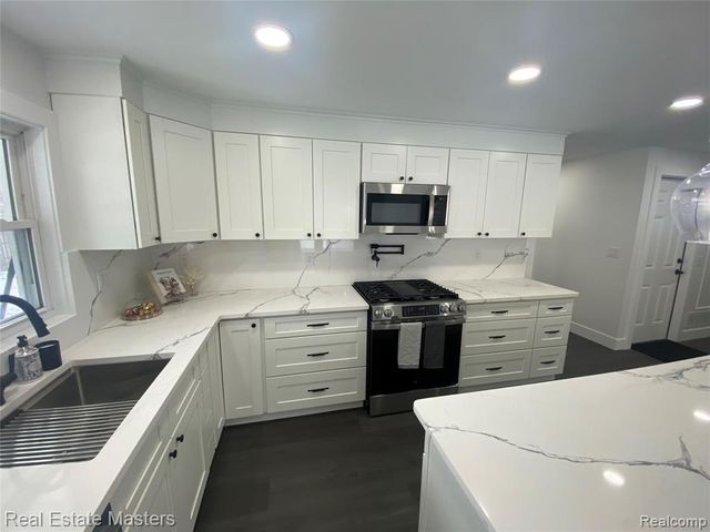 2915 Linda Court, Port Huron, MI 48060