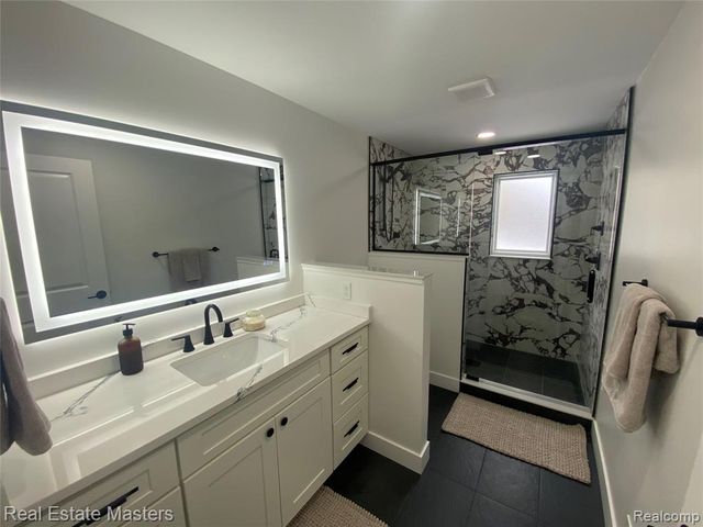 2915 Linda Court, Port Huron, MI 48060