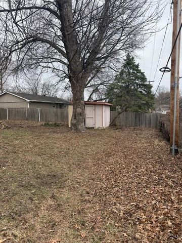 1715 W 25th Street, Lawrence, KS 66046