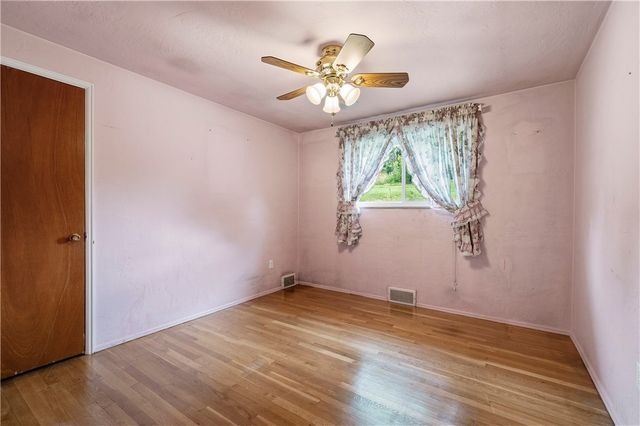 319 Saratoga Dr, Pleasant Hills, PA 15236