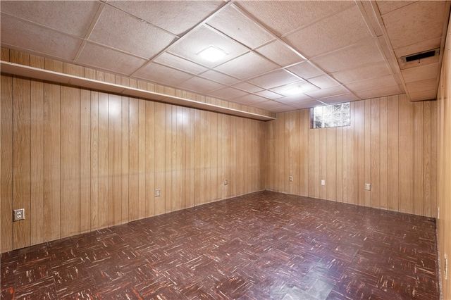 319 Saratoga Dr, Pleasant Hills, PA 15236