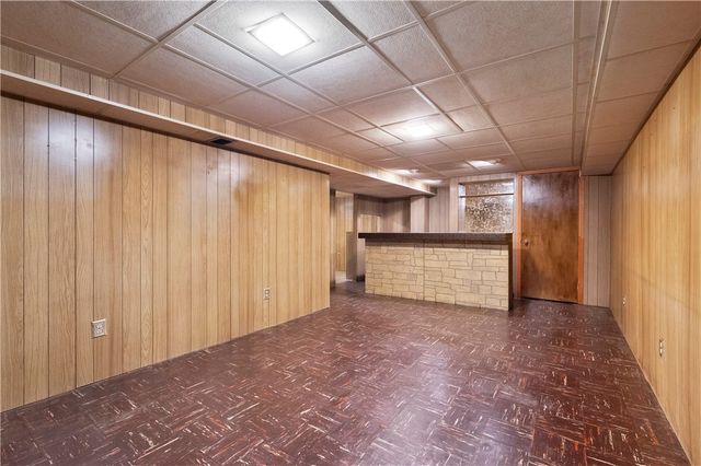319 Saratoga Dr, Pleasant Hills, PA 15236