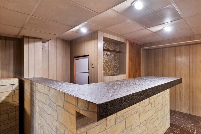 319 Saratoga Dr, Pleasant Hills, PA 15236