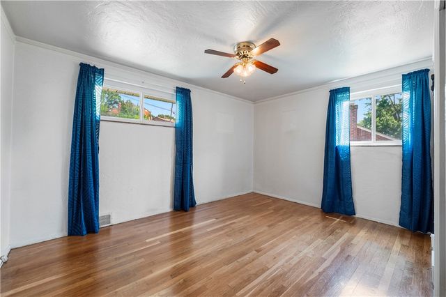 319 Saratoga Dr, Pleasant Hills, PA 15236