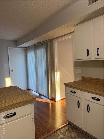 22 Oakwood Court, Springdale, OH 45246