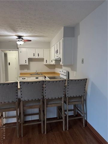 22 Oakwood Court, Springdale, OH 45246