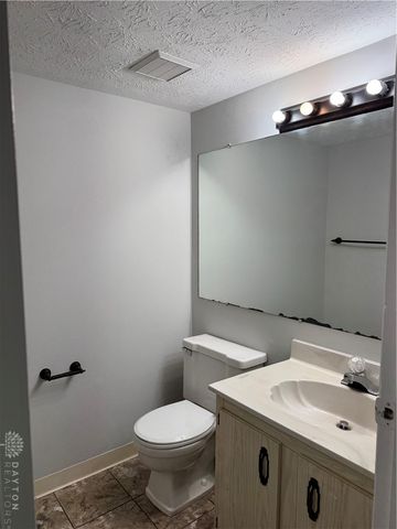 22 Oakwood Court, Springdale, OH 45246