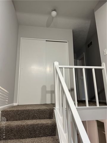 22 Oakwood Court, Springdale, OH 45246