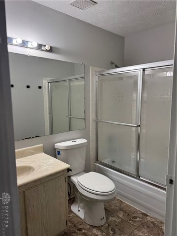 22 Oakwood Court, Springdale, OH 45246